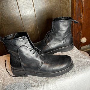 Oyve black leather booties